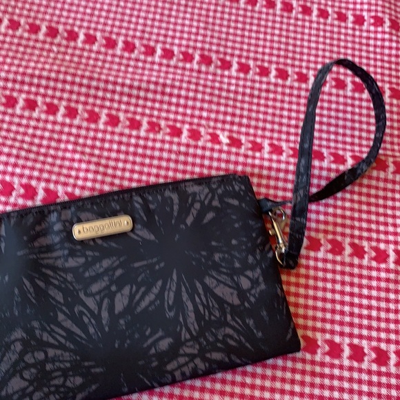 Baggallini wristlet /wallet black & gray - Picture 2 of 4
